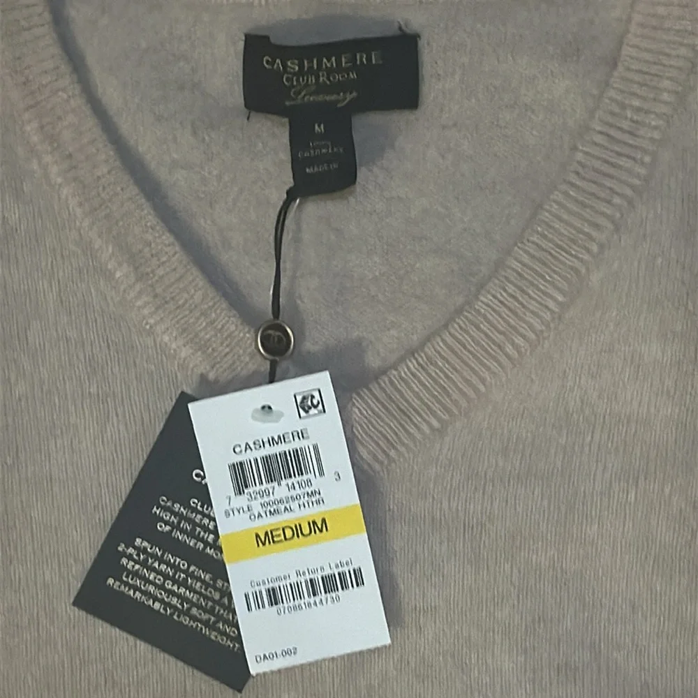 NWT. Woman’s Cashmere Club Room Luxury oatmeal Cashmere v-neck sweater. Size M._2